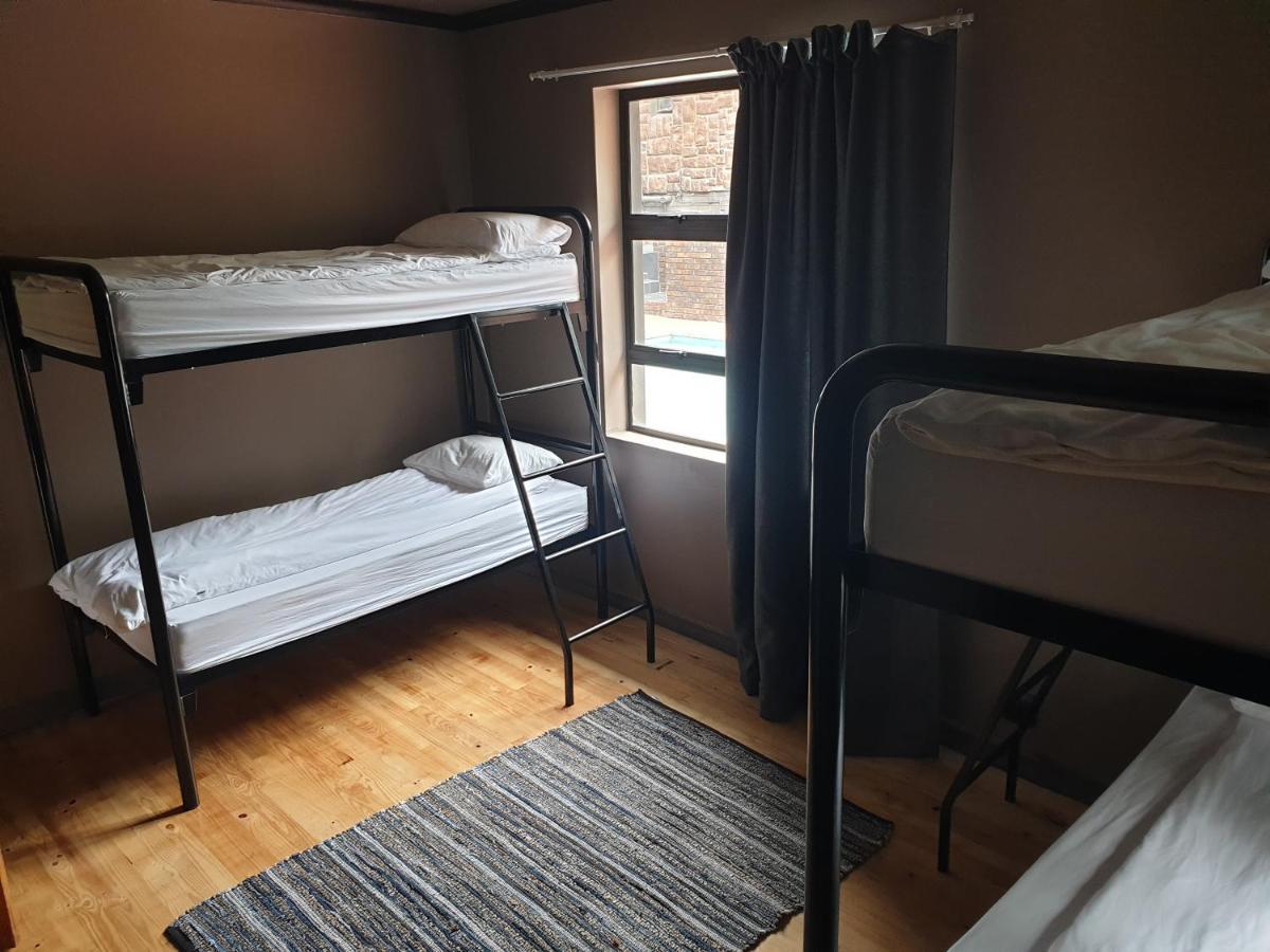 Lungile Backpackers Lodge Humewood Экстерьер фото